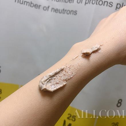 胳膊肘上起了一片一片的像鸡皮疙瘩