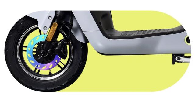 新蕾电动车DN8评测：造型好看，续航科技提升，里程是普通车的2倍