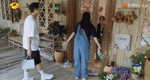 张子枫欧阳娜娜友情:《向往4》黄磊郑钧老狼回忆峥嵘岁月 欧阳娜娜张子枫友情感人心