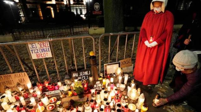 波兰实行最严堕胎法案，婴儿先天缺陷医生不敢堕胎，悲剧了