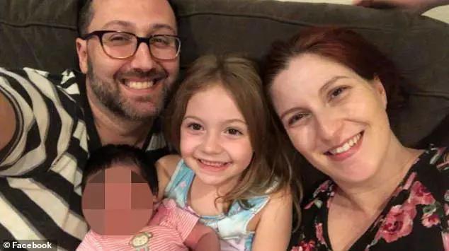 太扯！医院弄混胚胎，美国2对夫妇试管亲生的孩子，却是对方的娃