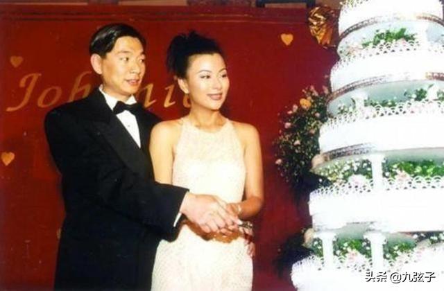 李美凤:从“艳星”翻车到豪门阔太，李美凤如何将一手烂牌打成人生赢家