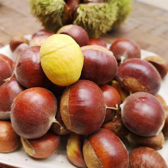 入冬后，女人怀孕可以吃7种零食，每一口下去都是满满的营养