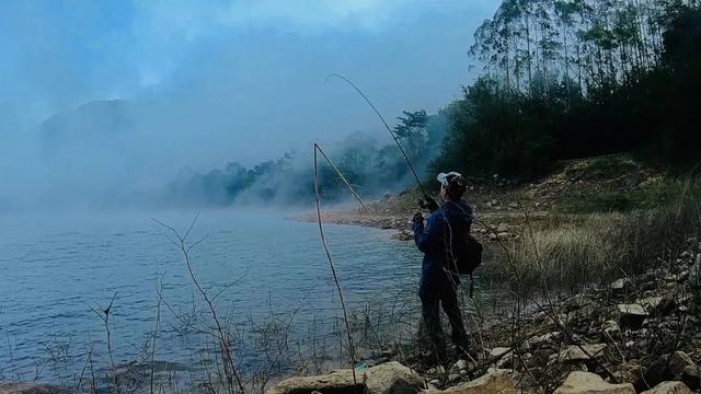 中年男人为什么痴迷钓鱼？揭秘1.2亿钓友背后的庞大产业链