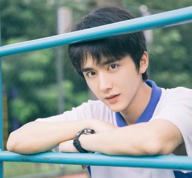 张新成高考四校第一采访(张新成娱乐新鲜派采访)