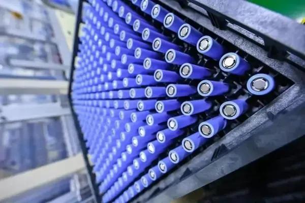 新能源电动汽车相比传统的燃油车到底省不省钱？