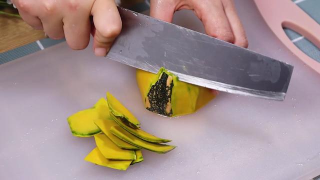 补钙第一名早餐，牛奶只排第二，一口吃进10种营养，长个又长大脑