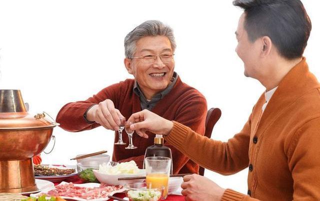 53岁男子，每天喝二两“人参泡酒”，半年后，身体发生了哪些变化