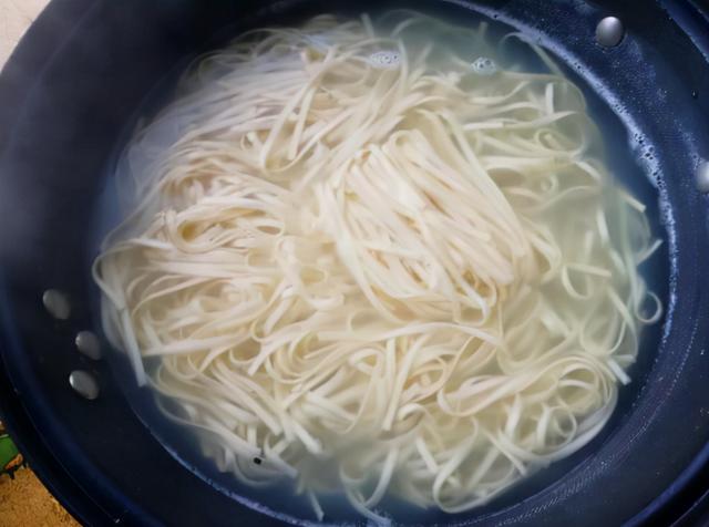 经常吃面条，对身体好还是不好？提醒：吃面条时或需要注意这4点