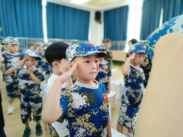 市北幼儿园：大手牵小手 兵心暖童心