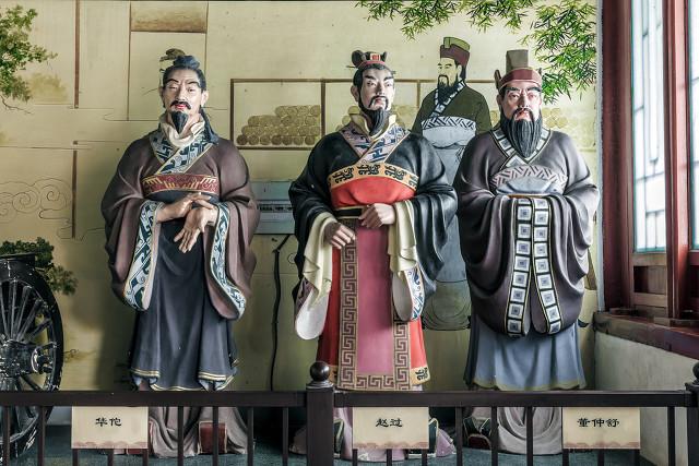 中医和西医到底谁好？都是人类的宝贵财富，我们需要辩证地去看待