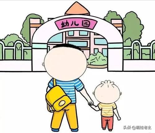 感动！善良的四川女孩，主动给男同桌喂饭，网友：忘了自己也是娃