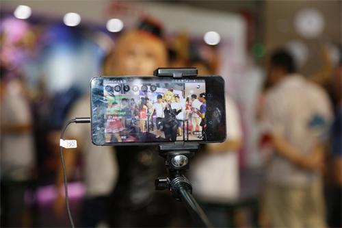 李佳琦和薇娅一天卖到了106亿和82亿！网友：还以为是手机号