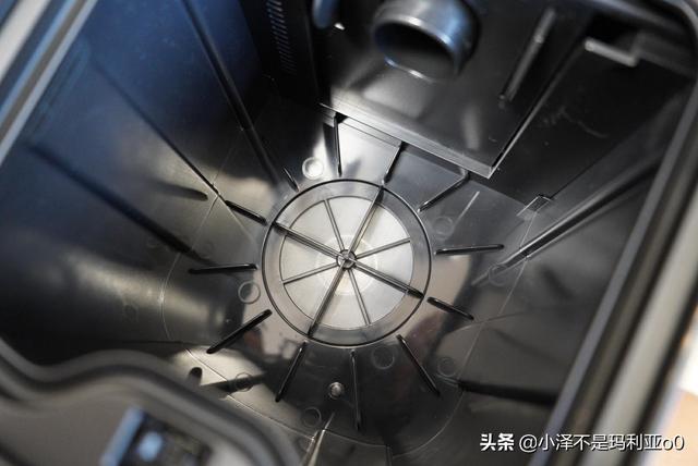 体验这款扫拖机器人之后，或许除菌是自动集尘扫拖地新的发展方向