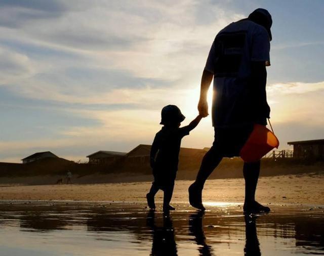 当孩子被欺负时，请别替他说“没关系”，你的不在意对他伤害很大