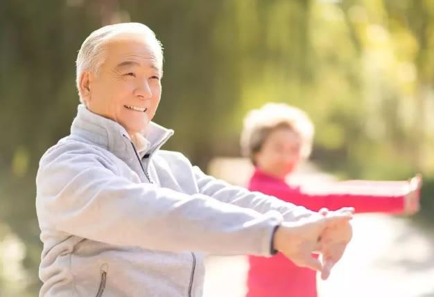 人至中年，不想大病找上门，牢记“饭前饭后”做好4点，或能长寿