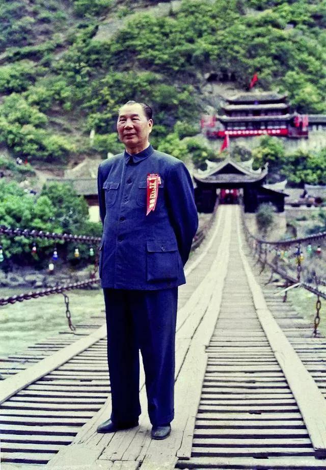 “开国上将”91岁杨成武养生秘诀：“3有”作伴，福寿双全