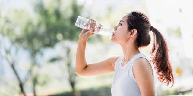 健康的水分量 – 您的身体如何运用水分