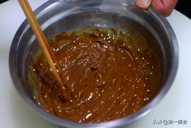 想吃熱乾麵不會做？大廚教你調醬和煮麵技巧，這口感真地道 健身 第4张