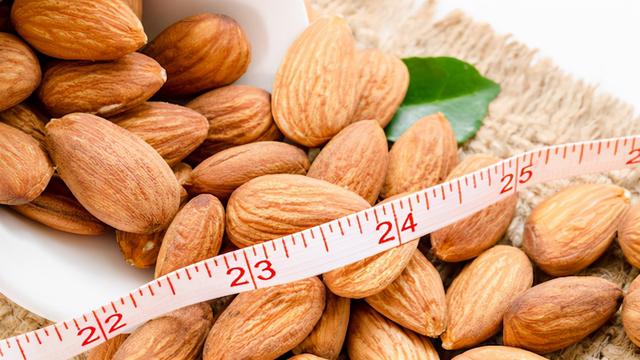 你应该每天吃杏仁的 6 个理由