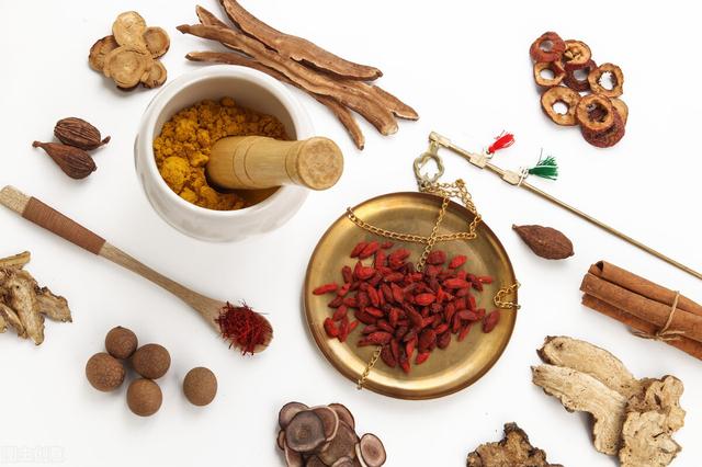 骨科专家：多吃这2种食物，改掉2种恶习，永葆骨骼年轻态