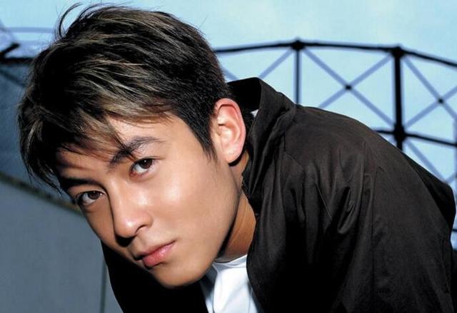 七,2008年1月,陈冠希的电脑坏了,他忙于工作,就将电脑交给助手拿去