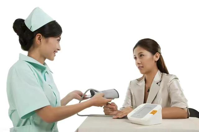 绝经的女性腰腿痛，情绪低落，警惕骨质疏松，如何预防？请看此文