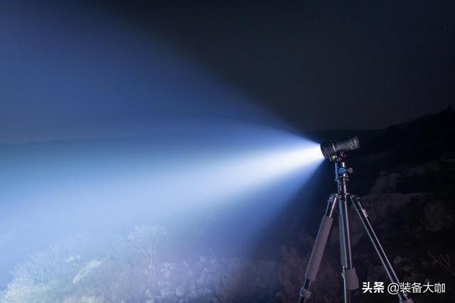 这款三眼小钢炮竟有18000流明——Lumintop雷明兔GT3手电