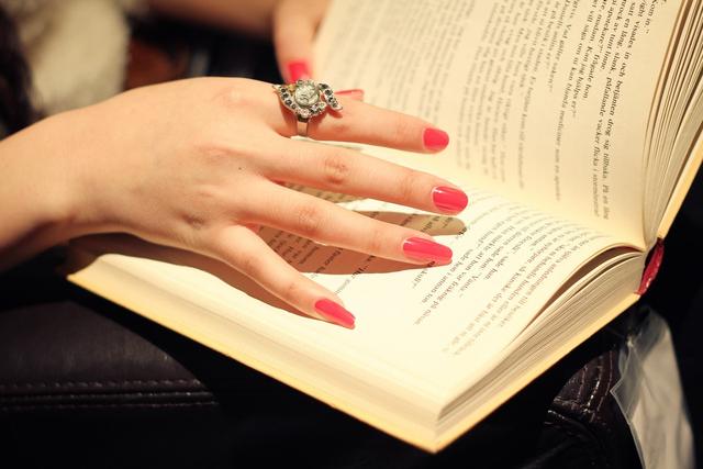 手脱皮怎么治疗好（手上老是脱皮怎么办）