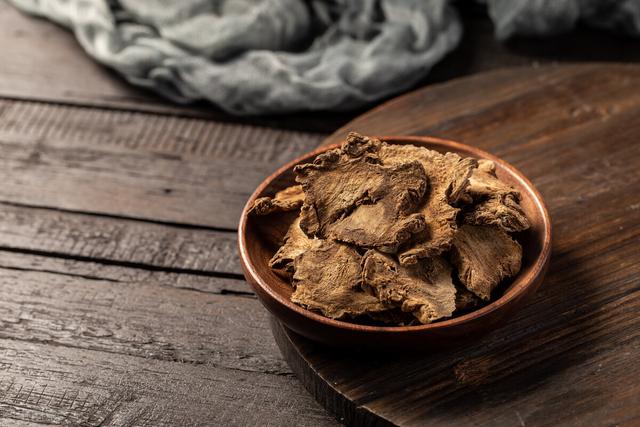 药王孙思邈名方：独活寄生汤，既补肝肾气血，又除骨间湿气