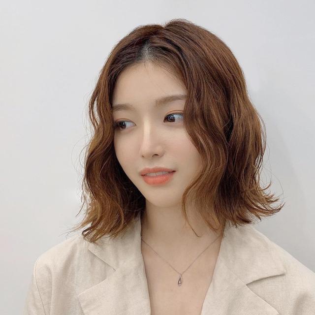 2021短发最新发型减龄(最潮流短发型40-50岁洋气发型)