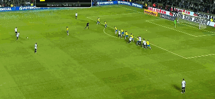 半场-维尼修斯错失单刀 双方火气十足！阿根廷0-0巴西
