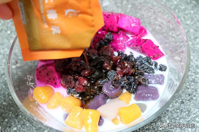 女儿要吃冰粉，妈妈第一次动手做，没想到这么简单，太好吃了