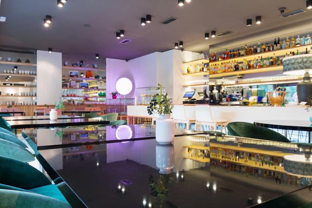 酒吧骰子玩法简单教程（酒吧常用摇骰子玩法有哪些）