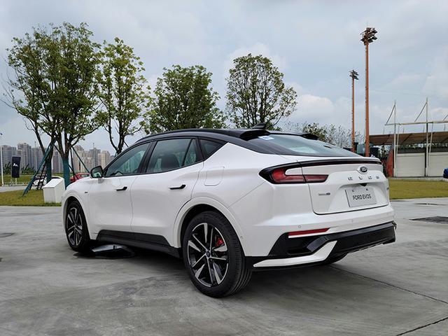 试驾EVOS，捅破传统燃油车的天花板，福特要做先行者？