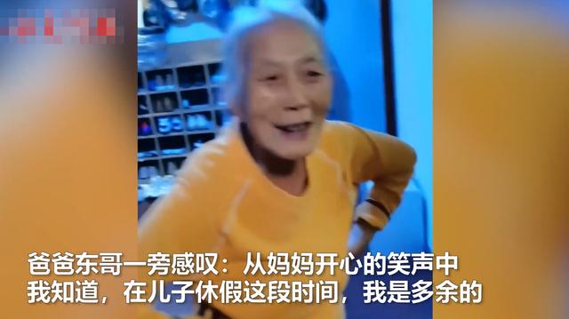 四川一兵哥哥探亲假悄悄归家，奶奶见到后惊喜万分，爸爸：我就是多余的