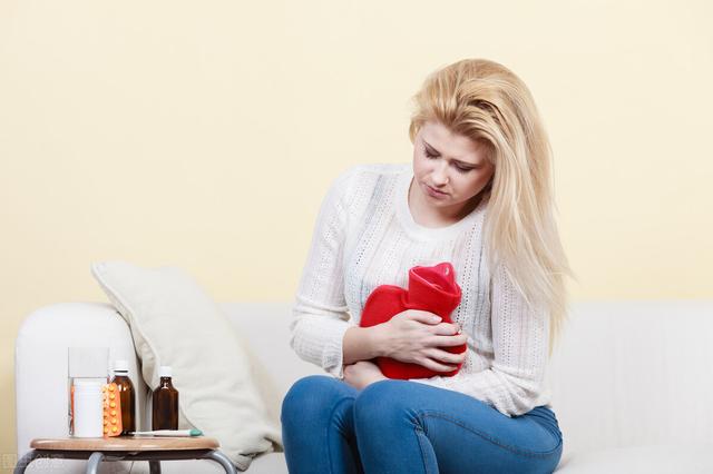 痛经时怎么办（痛经的时候想吐怎么缓解）