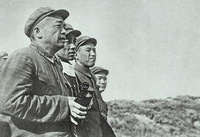 1949年新疆军区成立，彭德怀担任司令员，3位副司令员分别是谁？