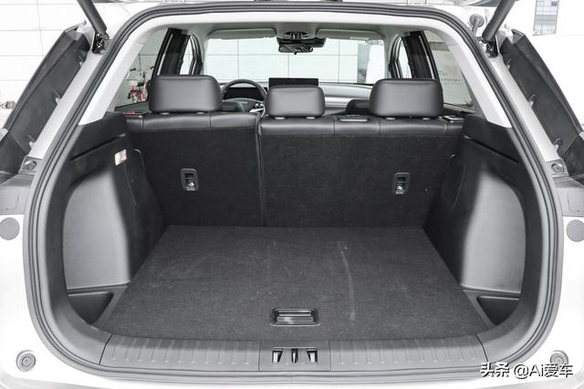 续航能力702KM，轴长2米83家用快充SUV，就是好养，实拍埃安AION V