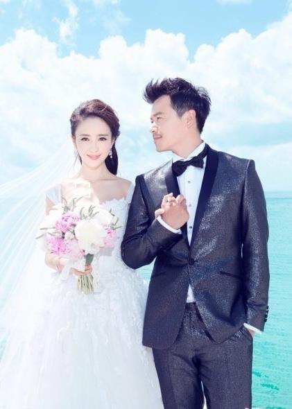 陈思成佟丽娅分手:佟丽娅陈思诚官宣离婚！两人早在去年就已分开，2月还曾合体露面