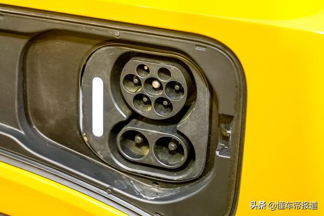 新车｜开车像开星际战舰？爱驰U6静态解析：挡把新颖 或售20万以上