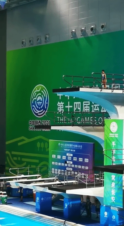 “神仙打架”！全红婵再现“水花消失术”