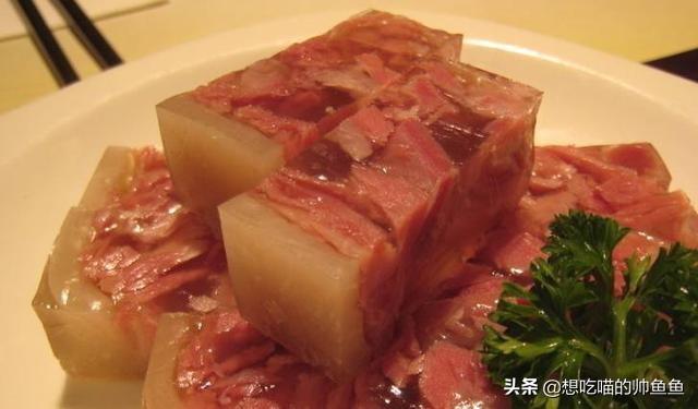 麻油撒子,是镇江当地的传统名吃,镇江的麻油馓子,油用的是特产小磨