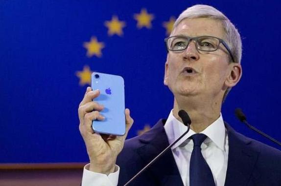 苹果硬气了！用户想要​“侧载”​软件，库克：可以去选择安卓手机！