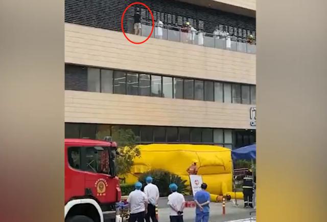 上海医院男子抱婴儿崩溃跳楼，疑似手术留下终身后遗症，家庭面临百万治疗费