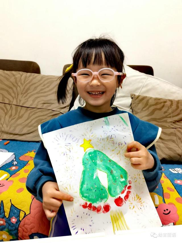 让美育走进家庭教育之小脚丫拓印画