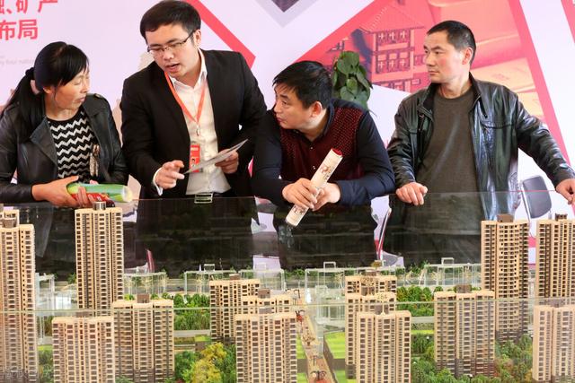 彻底凉凉扔套路不断，房地产开发商推出“工抵房”，拉建筑商下水