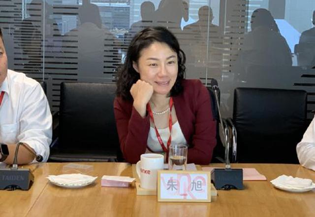 中国最贵女秘书：年薪849万，年终奖1000万，如今46岁依然单身