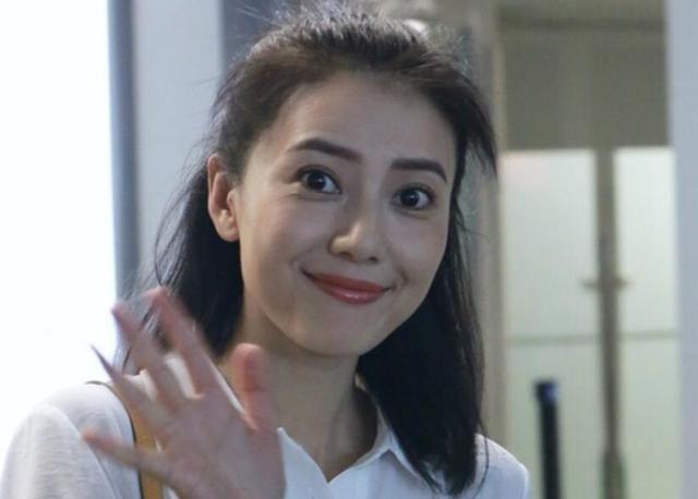 高圆圆终于承认自己老了，她的自知之明，让多少女星汗颜？