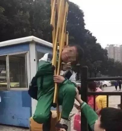 熊孩子的头，无所不卡